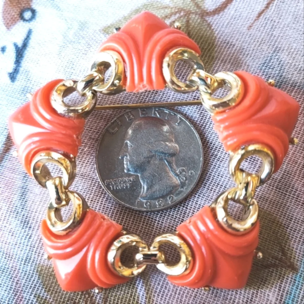 Coral Molded Plastic Gold Tone Star Shaped Brooch Large Statement Pin Unsigned